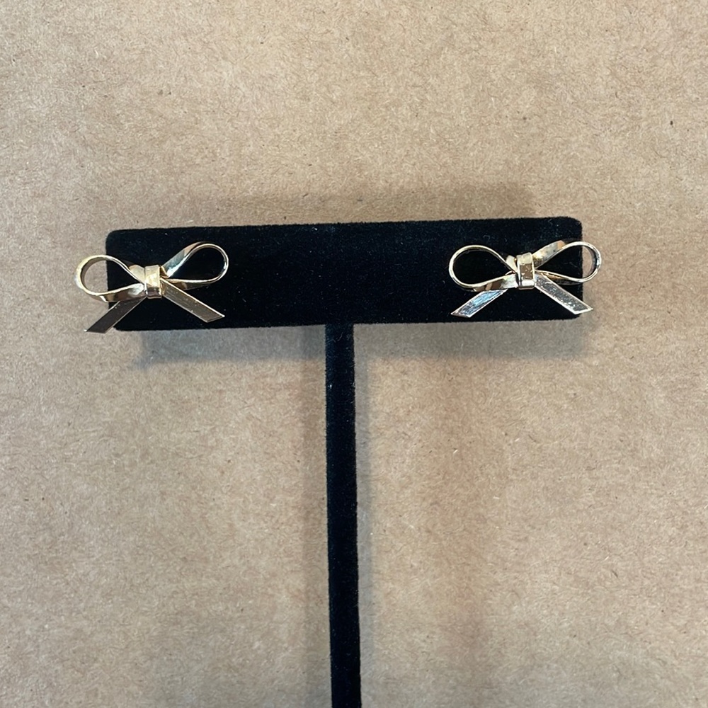 Gold Bow Earrings 🎀